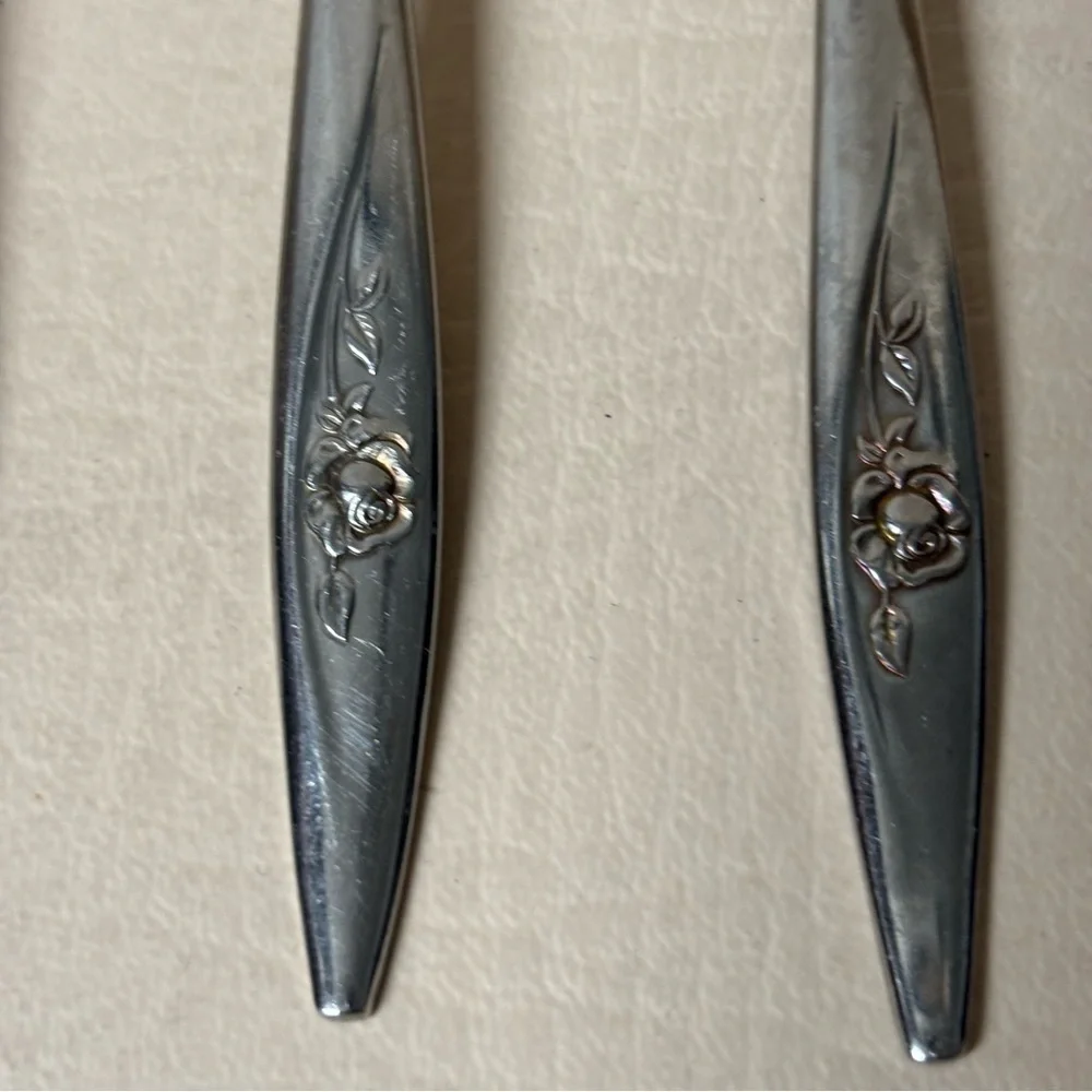 Lasting Rose by Oneidacraft Deluxe Stainless 4 Spoons 2 Forks